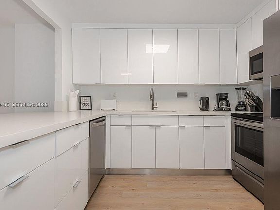2nd image of 2301 Collins Ave APT 927
