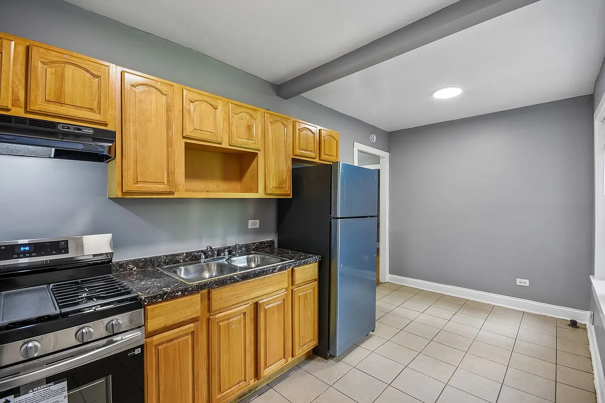 Building Photo - 4660 W Maypole Ave
