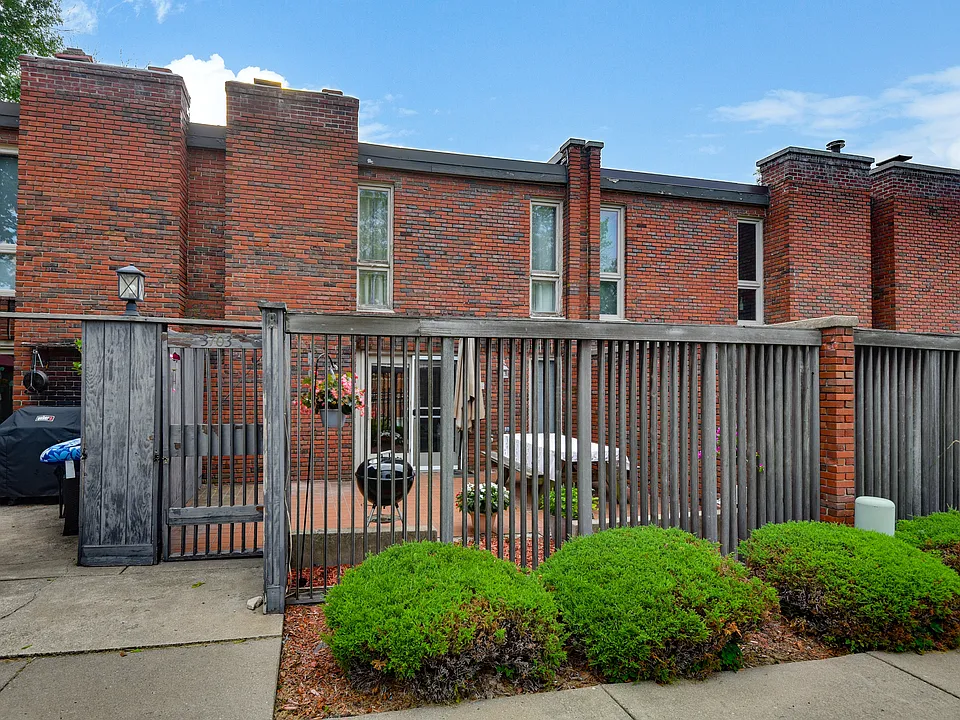 3703 Foss Rd