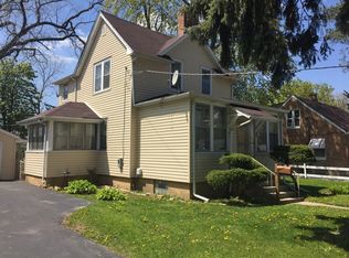 712 Pine St, Waukegan, IL 60085