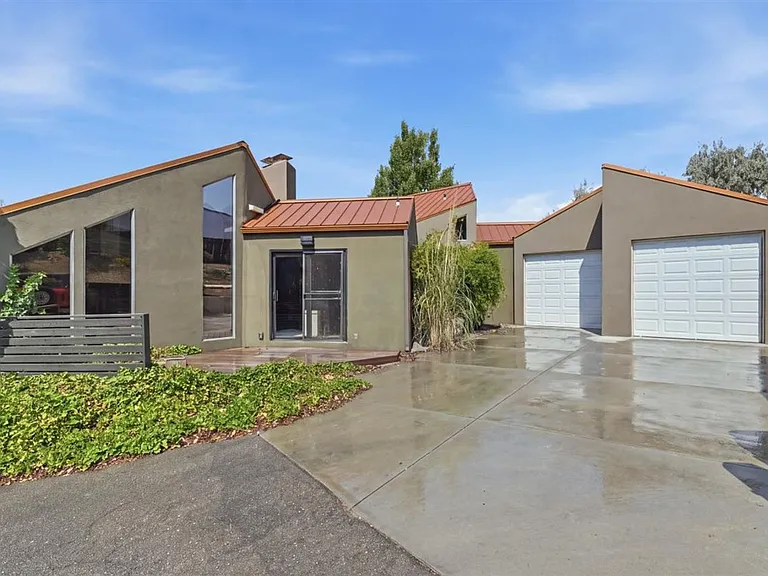 2944 E Starview Dr — Photo 2