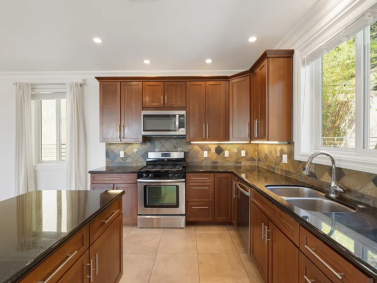 1530 Parmer Ave — Photo 8