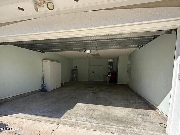 5th image of 3664 CLUBHOUSE Drive #B