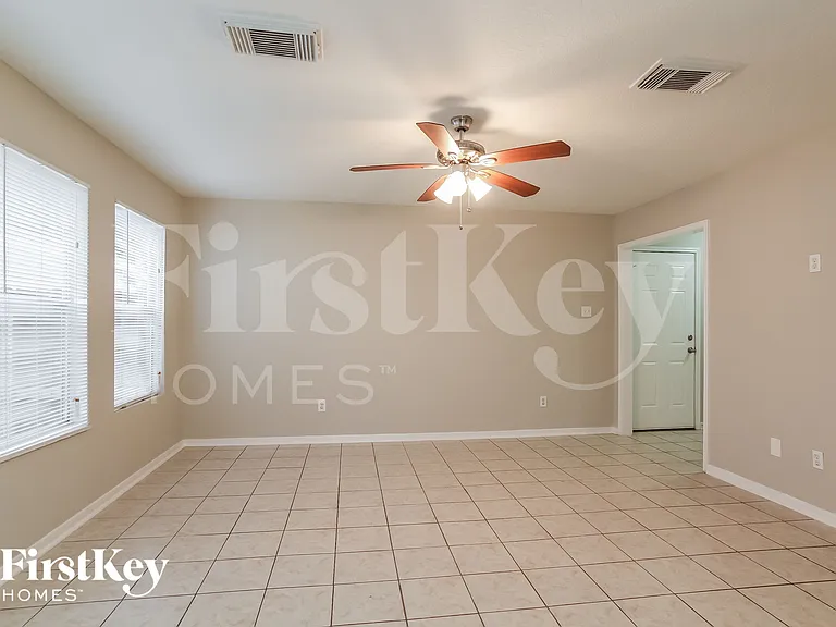 947 Leadenhall Cir — Photo 4