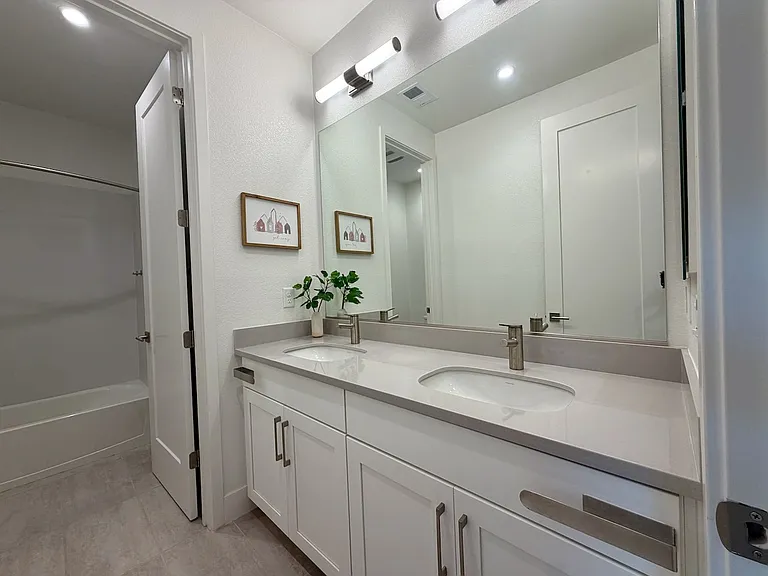 561 Pilgrim Dr — Photo 20