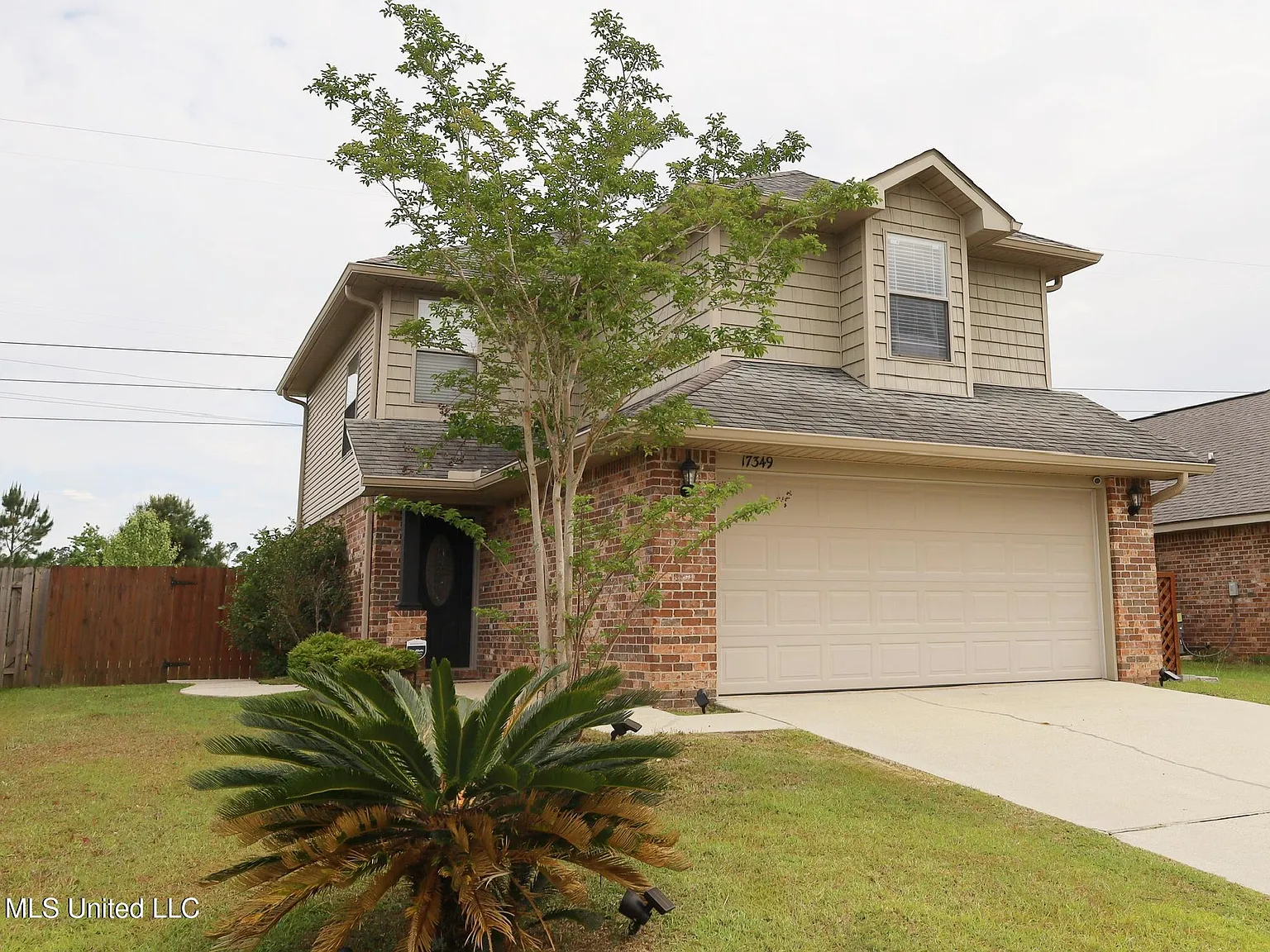 3 bed, 2.5 bath, 1535 sqft, $2,100 — Photo 2