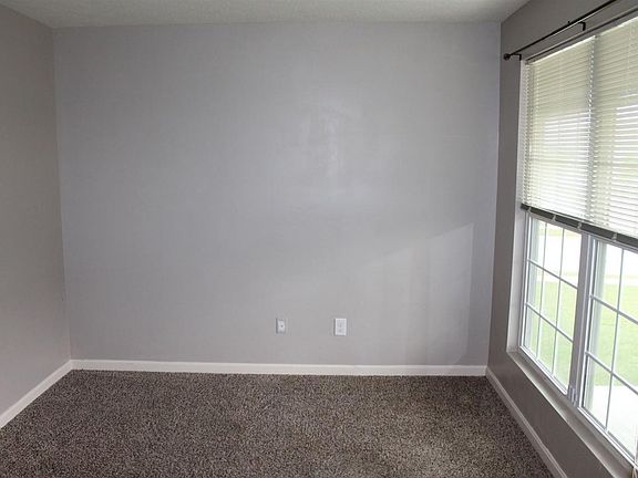 5th image of 341 University Dr