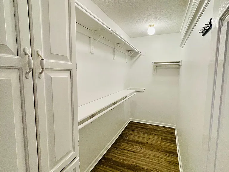 1704 NE Whitestone Dr — Photo 3