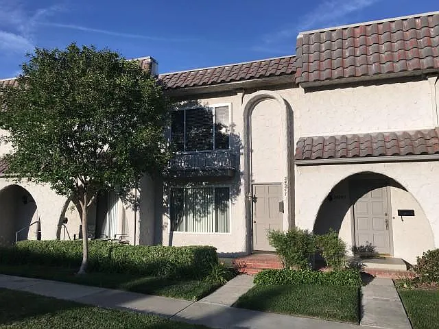 24247 La Glorita Cir