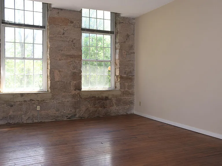 1500 River Mill Dr #305 — Photo 9