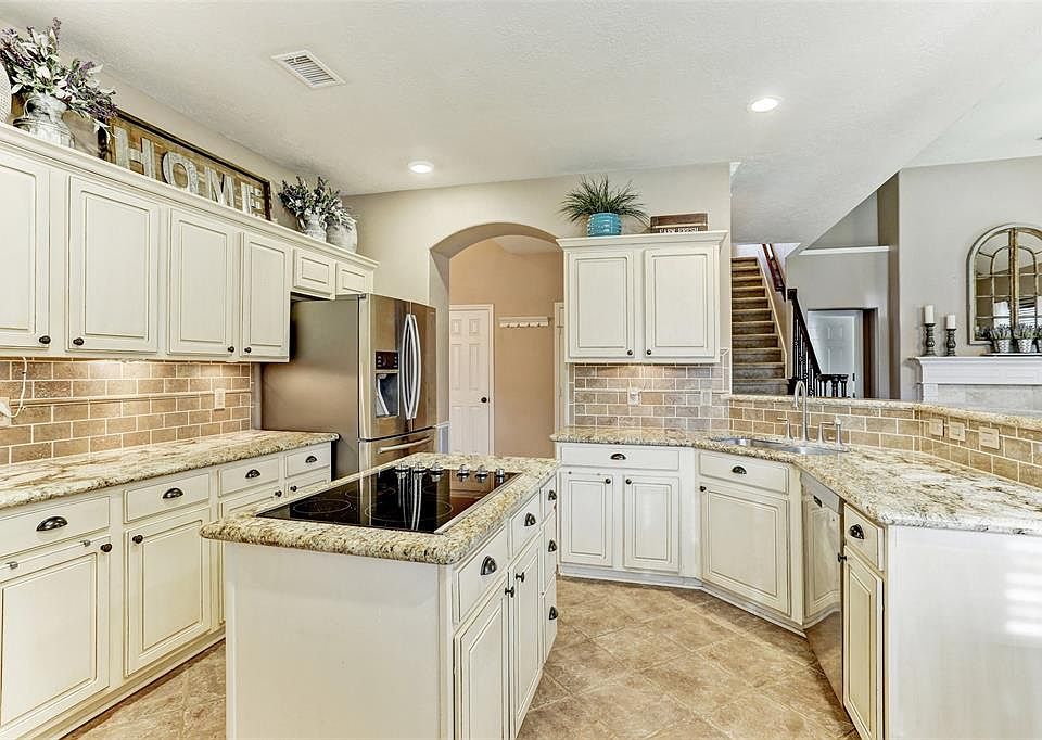 1st image of 8826 Saratoga Dr