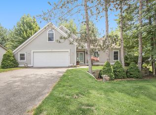 466 Pine Wood Ct, Holland, MI 49424
