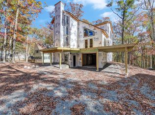 254 Upper Independence Dr, Lackawaxen, PA 18435