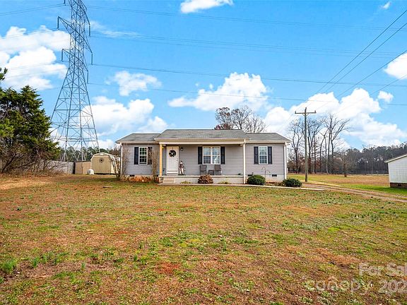 2nd image of 1220 Lynn Ln