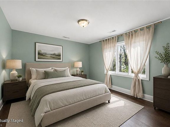 3rd image of 4103 Oak Hollow Dr