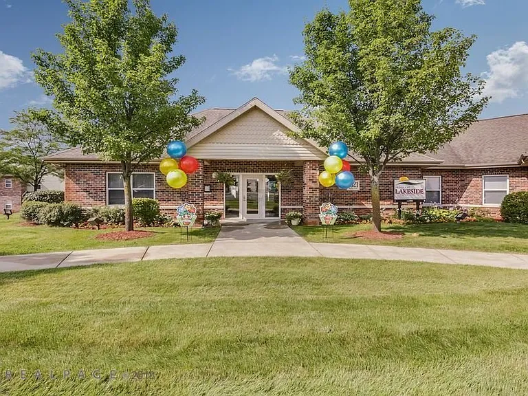 2921 Woods Cir #2921 — Photo 2