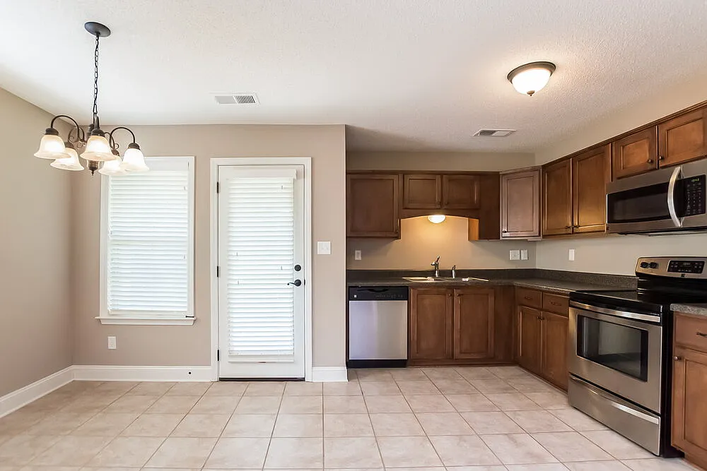 4 bed, 2.0 bath, 1779 sqft, $1,910 — Photo 4