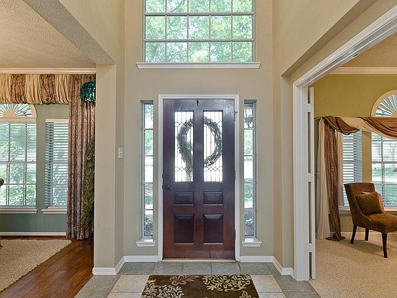 4th image of 306 Oak Creek Ln