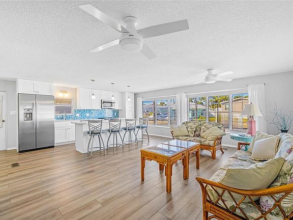 5th image of 116 Lewis St