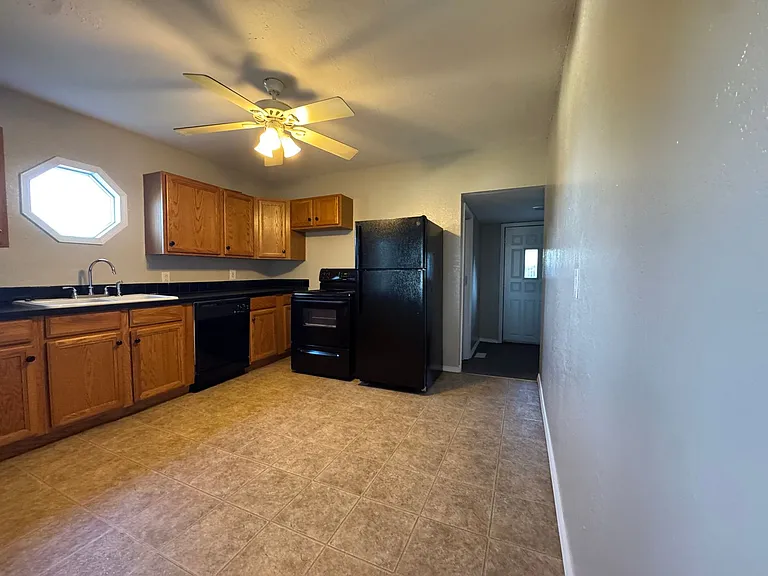 602 E Randolph Ave — Photo 3