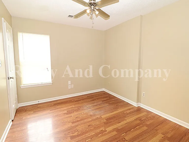 5961 Kentwood Dr — Photo 14