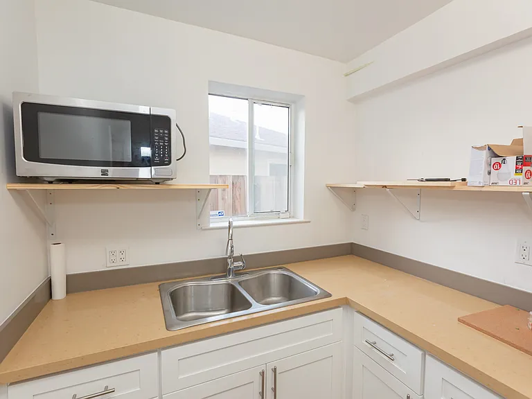 331 Courtland Dr #B — Photo 6