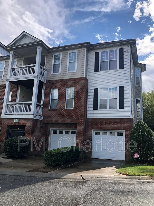 2 bed, 2.0 bath, 1328 sqft, $1,750 — Photo 1