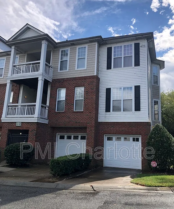 6710 Mallard Park Dr #8