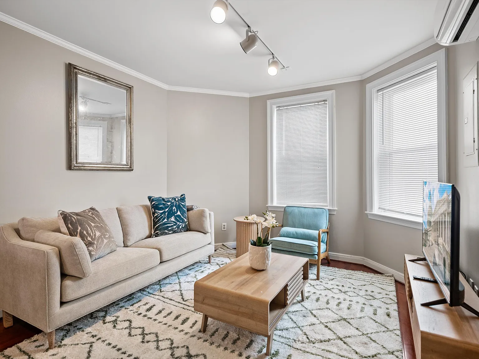 1 bed, 700 sqft, $3,840 — Photo 1