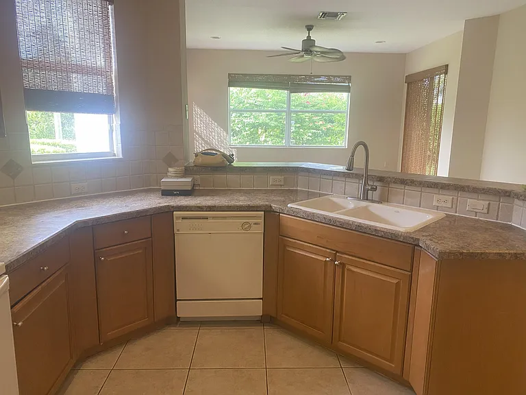 906 Mariner Bay Blvd — Photo 5
