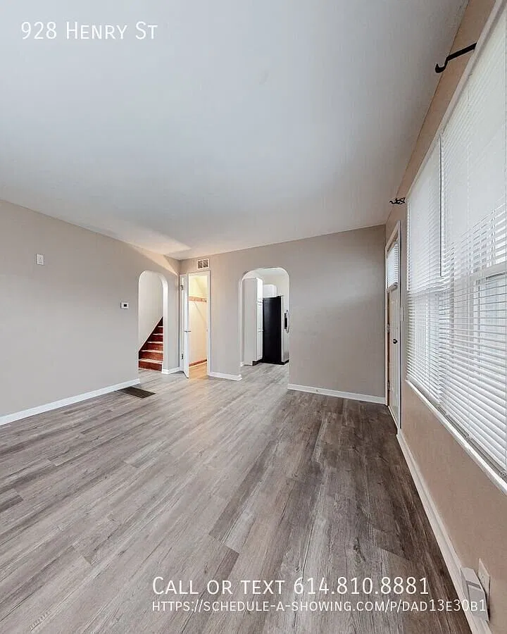 Updated Quad-Level Home with New Central Air & Large Fenced Yard in Marion — Photo 3