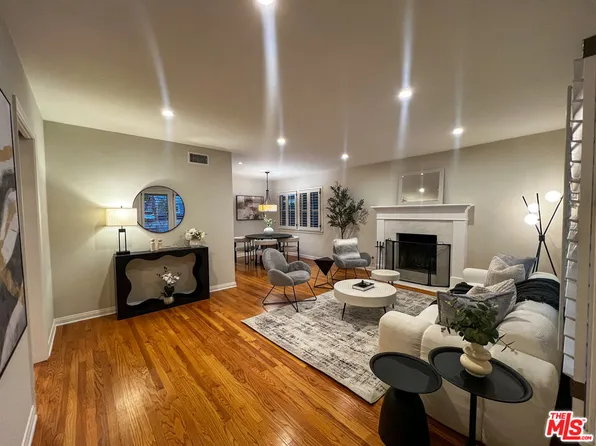 22041 Providencia St, Woodland Hills, CA 91364