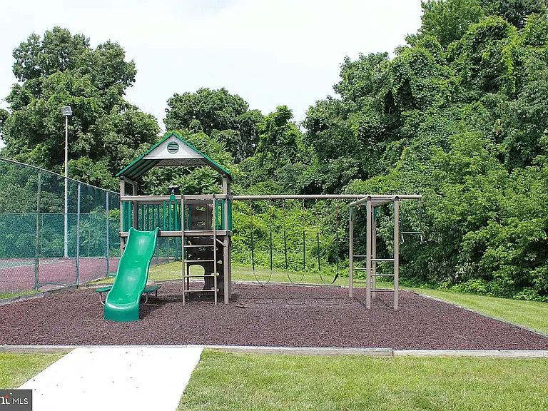 20536 Valley Forge Cir — Photo 17