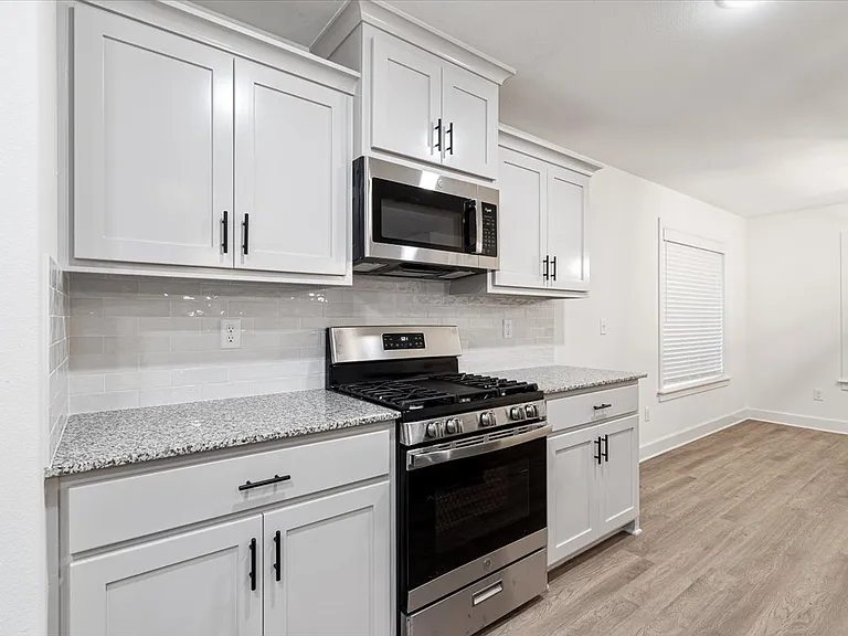 1040 Monarch Rd — Photo 17