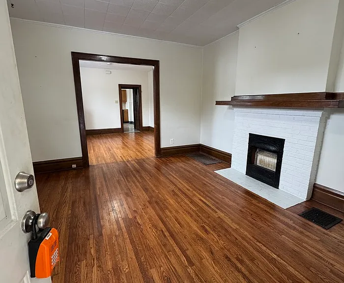 2462 Indiana Ave #2464 — Photo 4