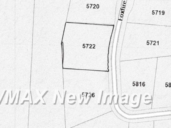5722 Foxfire Dr, Midland, MI 48642
