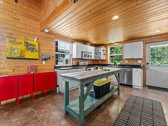 4th image of 903 S McLoughlin Blvd #905-A