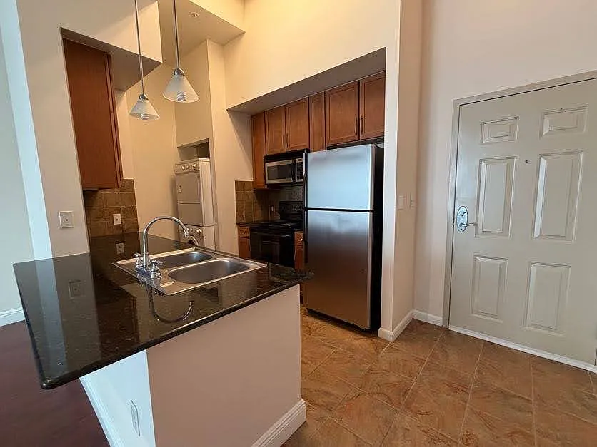 Building Photo - 2000 N Bayshore Dr #126
