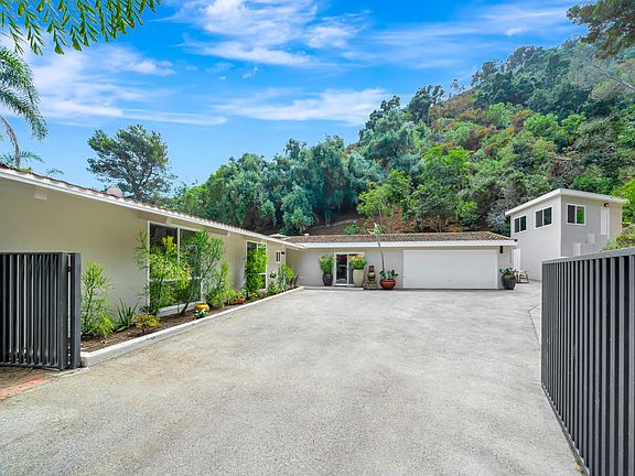 3rd image of 1739 N Beverly Dr