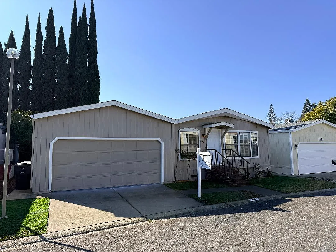 284 Lafayette Dr photo 1