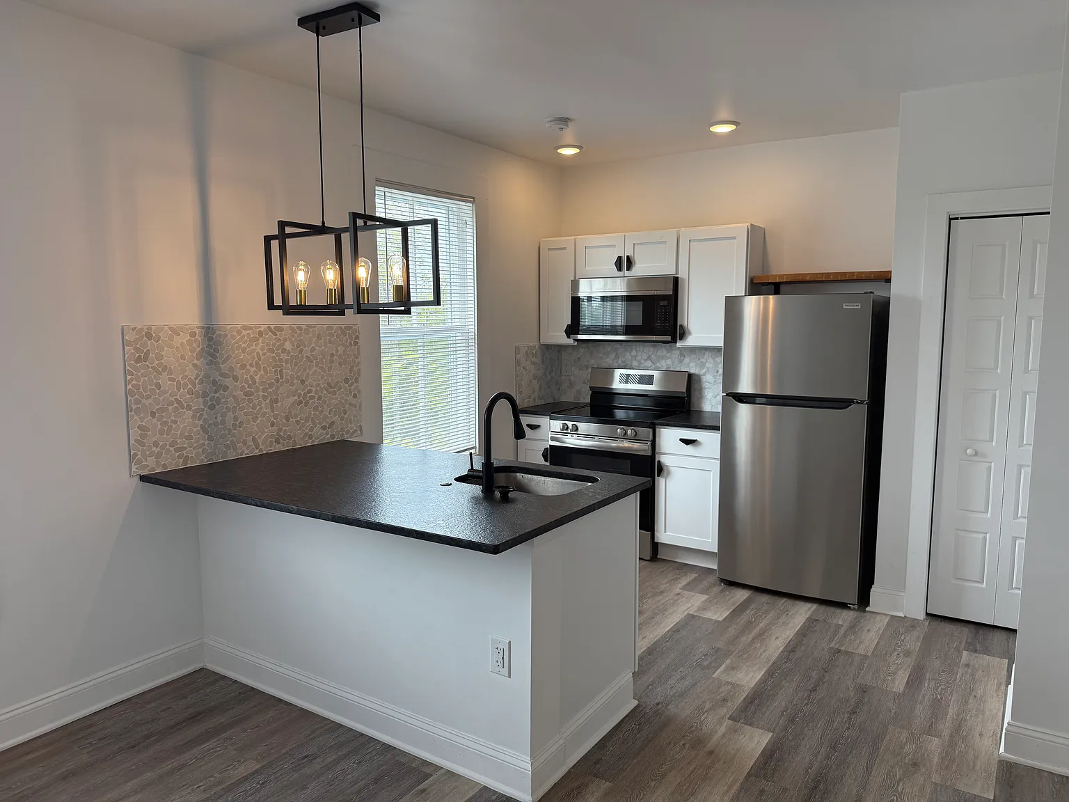 1 bed, 750 sqft, $975 — Photo 1