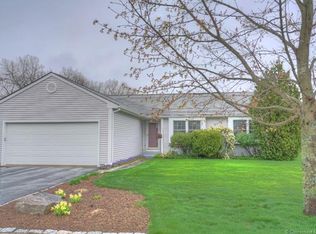 222 Deerfield Ridge Dr, Groton, CT 06355