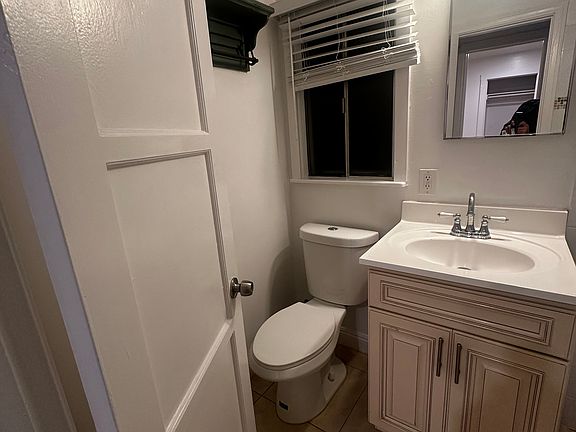 5th image of 7723 Lexington Ave #1/2