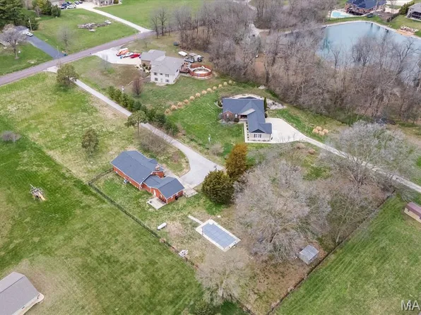 2712 Vulliet Rd, Highland, IL 62249