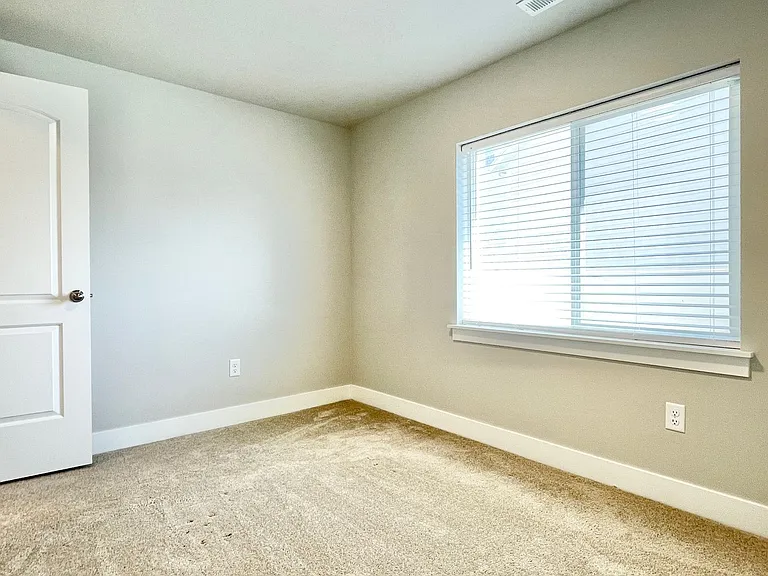 446 N Hillview Dr — Photo 36