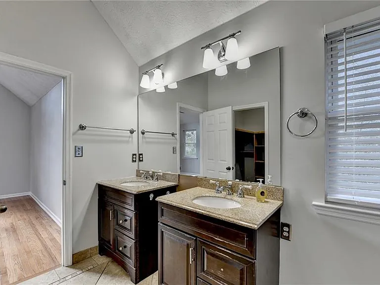 1112 Ashbury Dr — Photo 50
