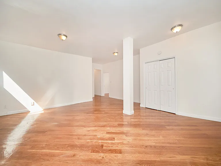 370 Fort Washington Ave #403 — Photo 2