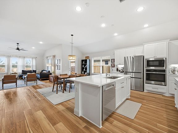 3rd image of 809 Mildren Ln