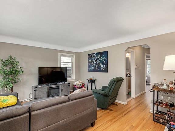 4th image of 125 Girard Ave