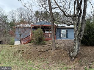 3485 Valley Rd, Berkeley Springs, WV 25411